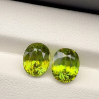 Сфены 2.46 2.40 ct